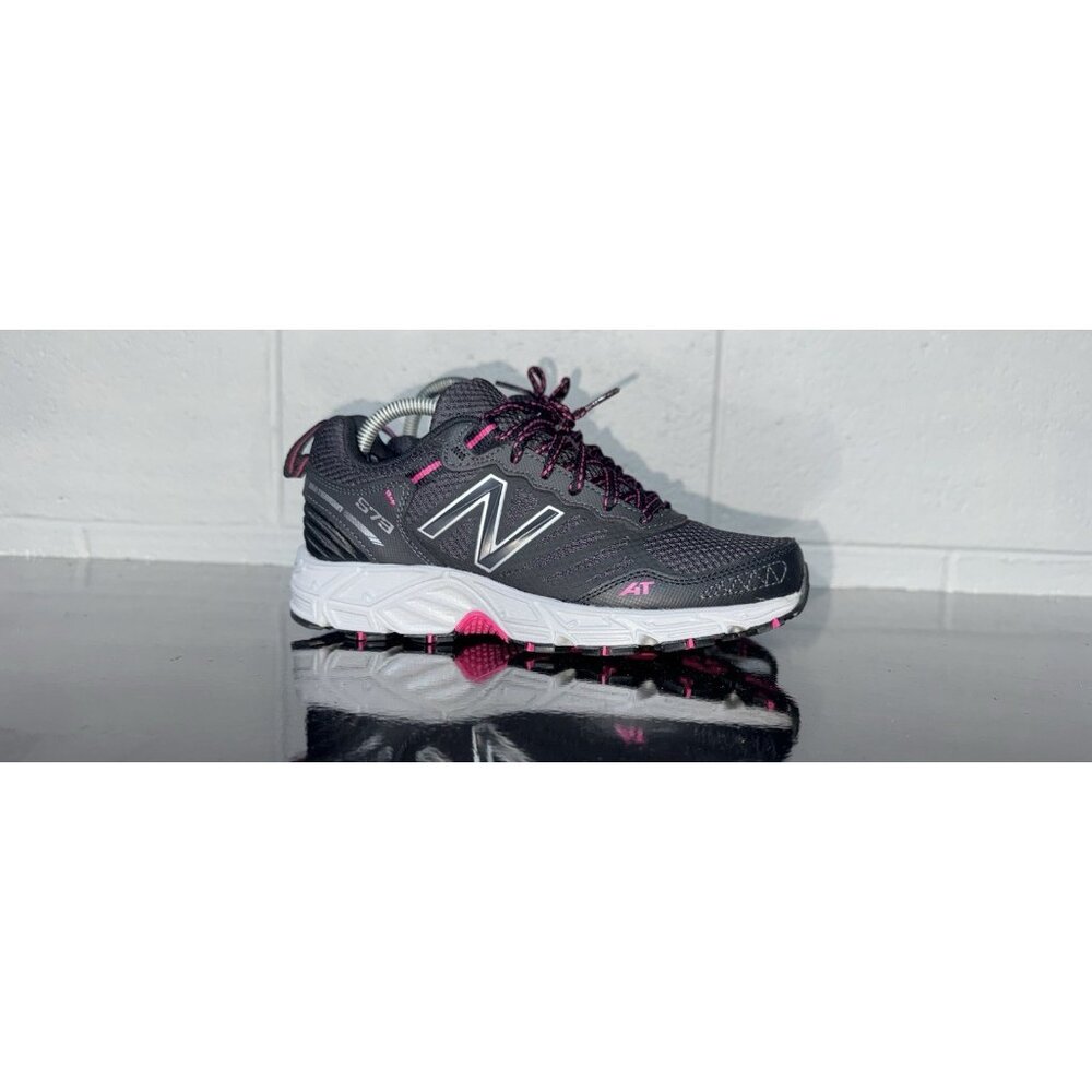 New Balance Women's Gray and Pink Athletic Running Shoe